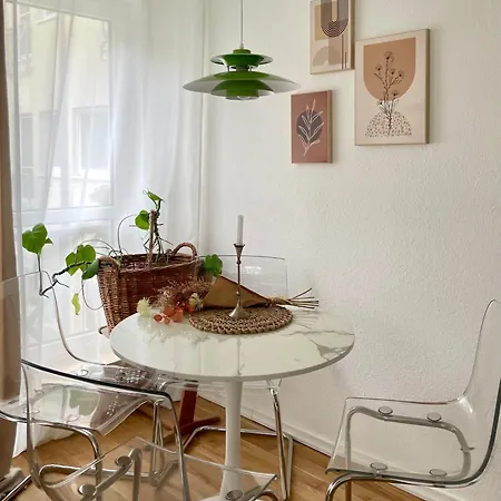 Luxurioese, 3 - Schlafzimmer Mit Tiefgarage & Balkon * Hochheim am Main