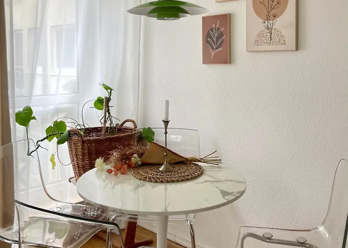 Luxurioese, 3 - Schlafzimmer Mit Tiefgarage & Balkon * Hochheim am Main